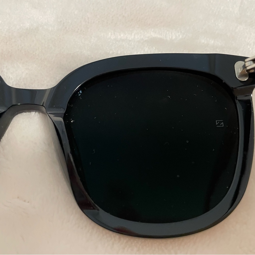 GENTLE MONSTER Black Sunglasses - Picture 12 of 16